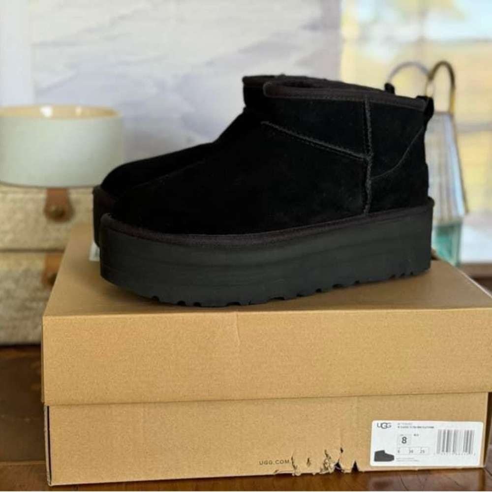 Women's Black UGG CLASSIC ULTRA MINI PLATFORM Ankle Boots Size 8 US/39 EU